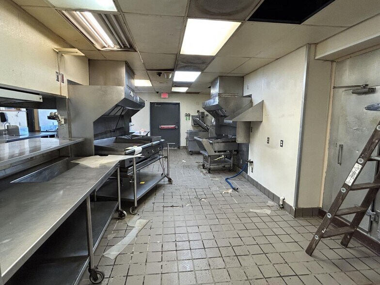 More Photos Of 1575 W Galbraith Rd, Cincinnati Restaurant For Sale