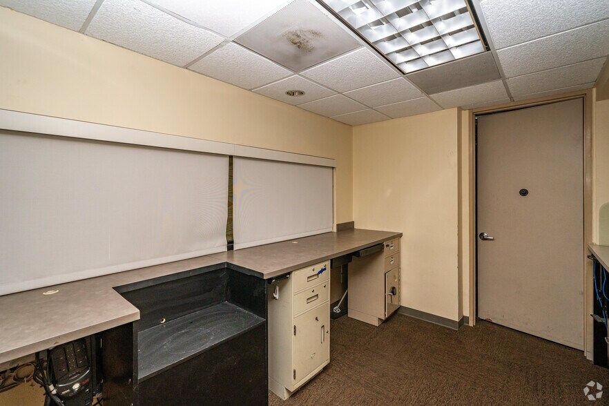 More Photos Of 2799 Fulton St, Houston Bank For Sale