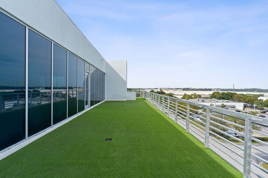 More Photos Of 10450 NW 33rd St, Doral Office For Sale