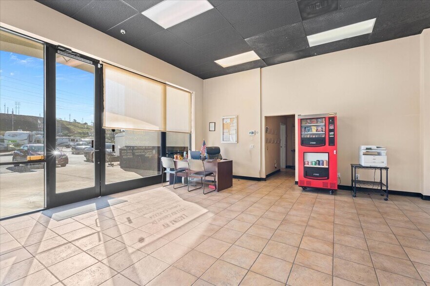 More Photos Of 1313 Rv Center Dr, Colton Auto Dealership For Sale