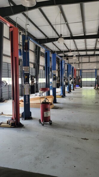 More Photos Of 3963 W Tennessee St, Tallahassee Auto Dealership For Lease