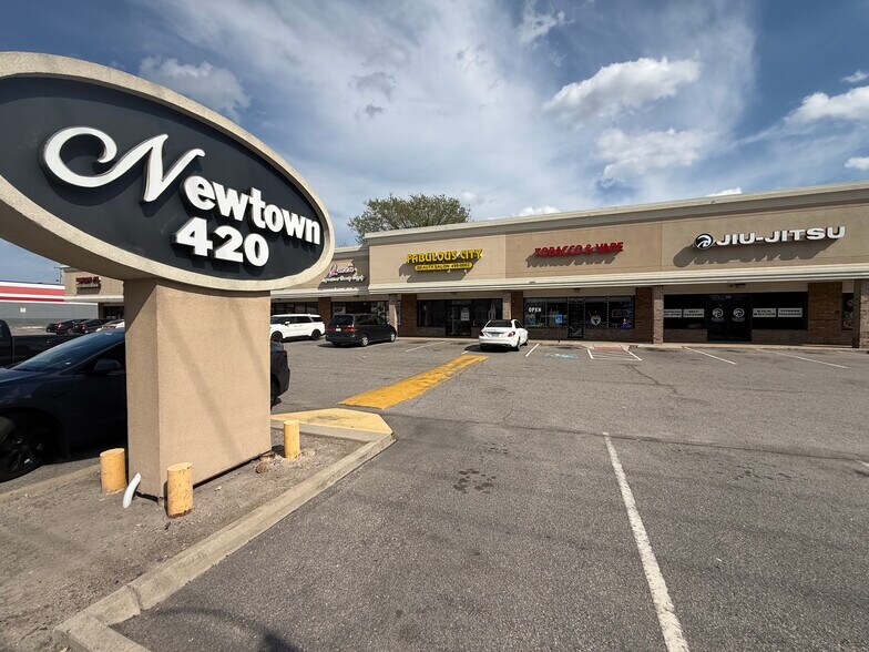 Primary Photo Of 420-448 Newtown Rd, Virginia Beach Unknown For Lease