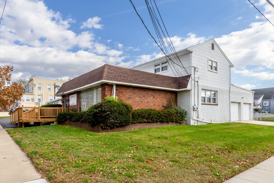 Primary Photo Of 40 W Kings Hwy, Mount Ephraim Office For Sale