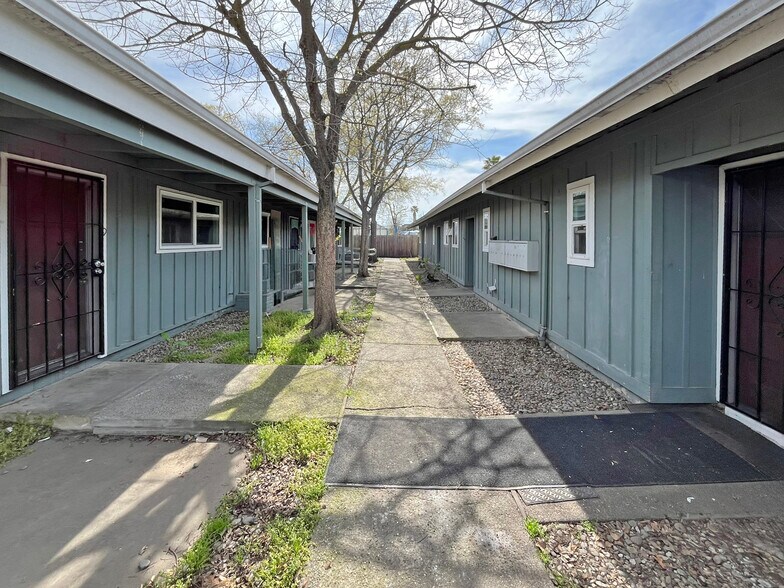 More Photos Of 742-752 Bowles St, Sacramento Apartments For Sale