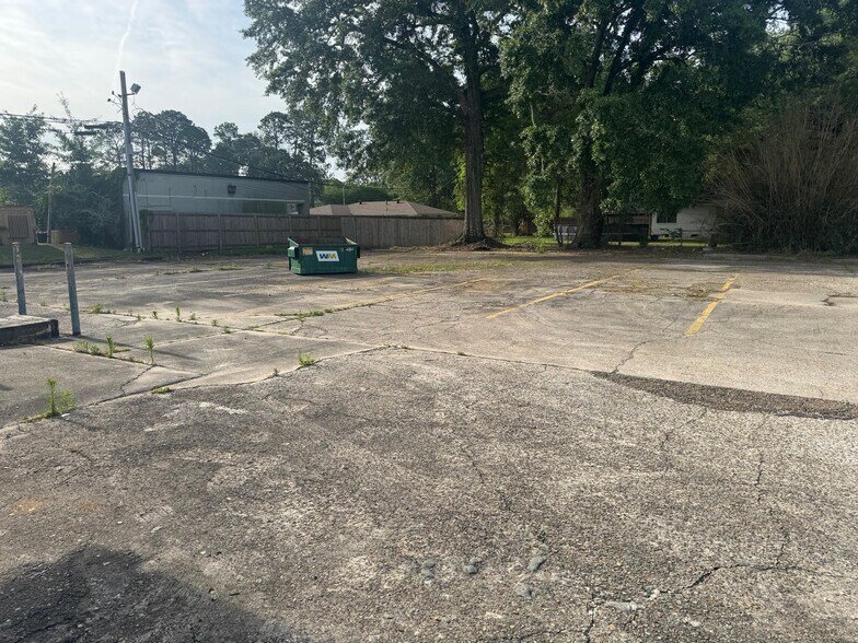 More Photos Of 9462 Florida Blvd, Baton Rouge General Retail For Sale
