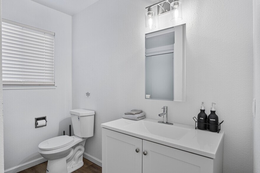 More Photos Of 116 Covena Ave, Modesto Apartments For Sale