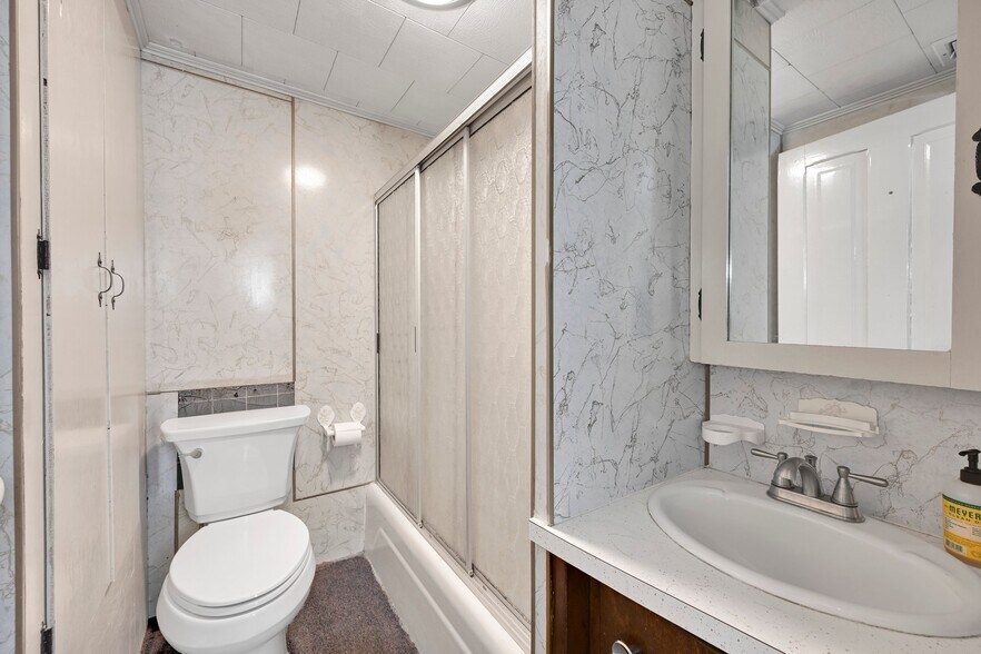 More Photos Of 26 N Railroad St, Palmyra Office For Sale