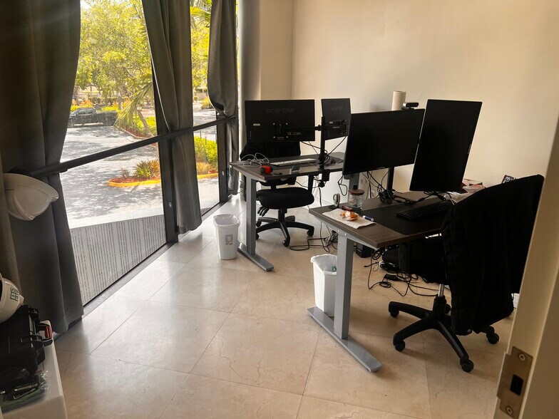 More Photos Of 4651 Sheridan St, Hollywood Medical For Sale