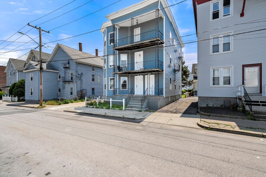 More Photos Of 116 Foundry St, Central Falls Apartments For Sale
