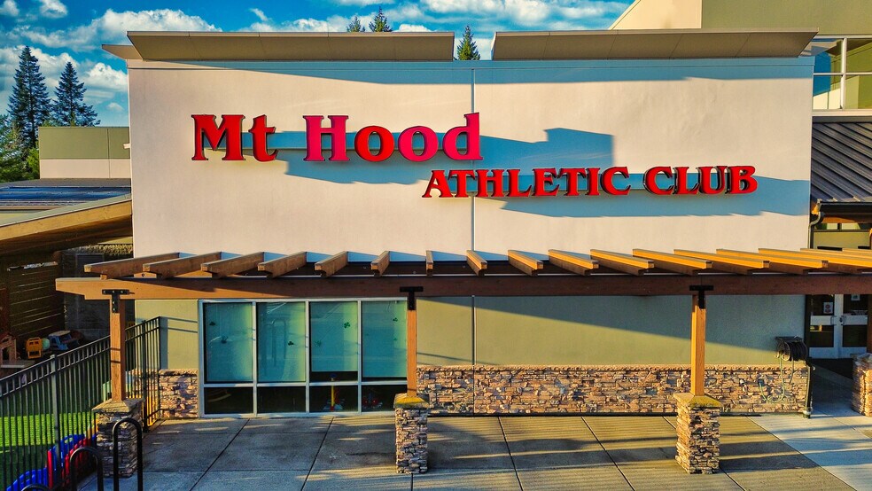 More Photos Of 37095 Us-26 Hwy, Sandy Health Club For Sale