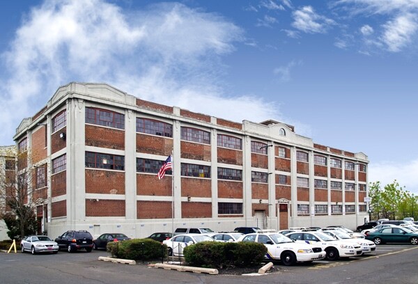 More Photos Of 2275 Bridge St, Philadelphia Loft Creative Space For Lease