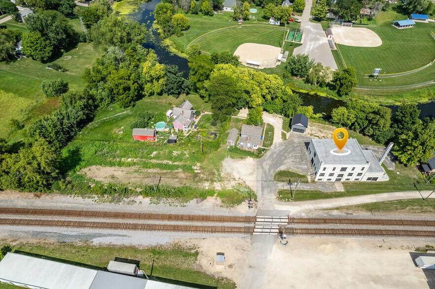 More Photos Of 336 N Spring St, Columbus Light Manufacturing For Sale