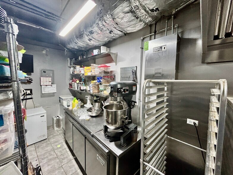 More Photos Of 3453 S Prairie Ave, Chicago Storefront Retail Residential For Lease