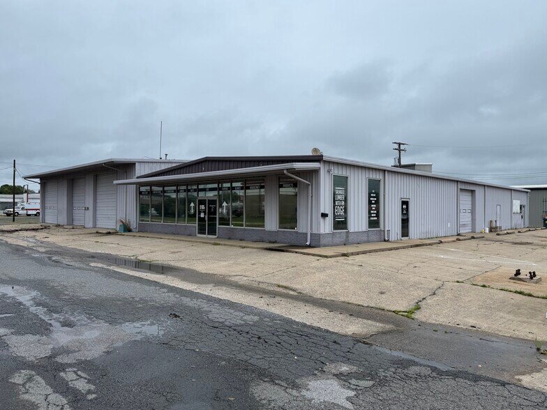 More Photos Of 812 Merriman Street, Conway Flex For Sale