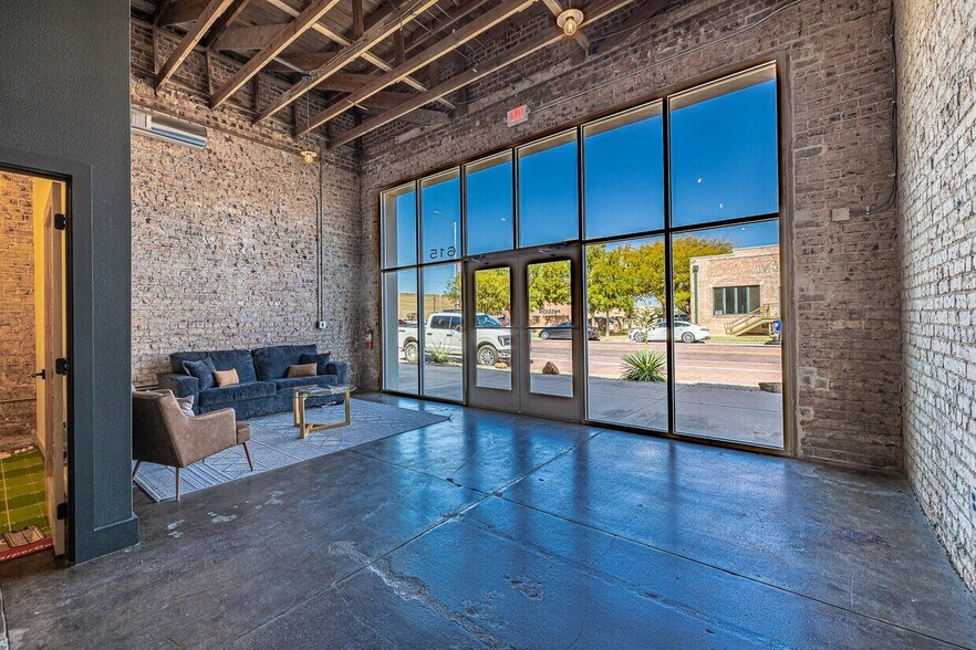 More Photos Of 611 Broadway, Lubbock Storefront For Sale