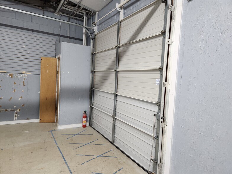 More Photos Of 4216 Howard Ave, Kensington Showroom For Sale