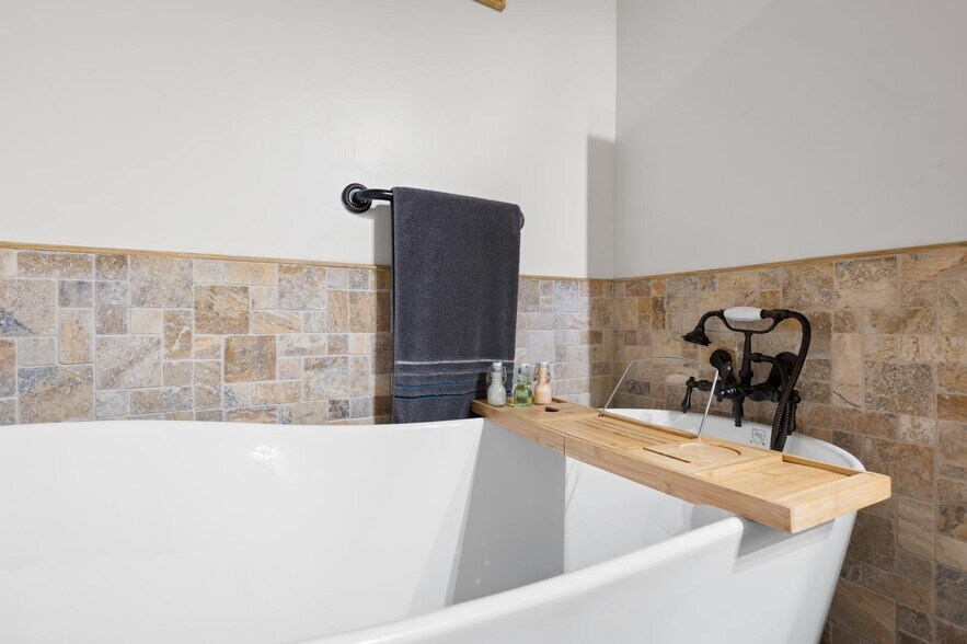 More Photos Of 32 Owl Creek Rd, Murphy Trailer Camper Park For Sale