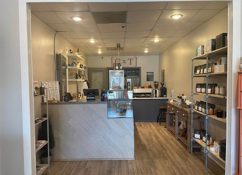 More Photos Of 309 Main St, Peoria Storefront Retail Residential For Sale