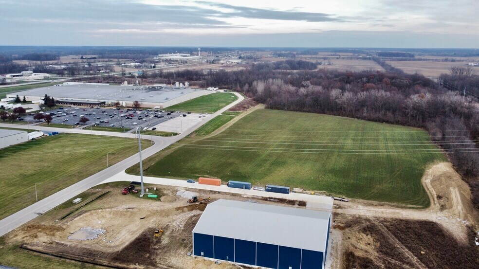 More Photos Of 5700 Eastside Parkway Dr, Gas City Light Distribution For Lease