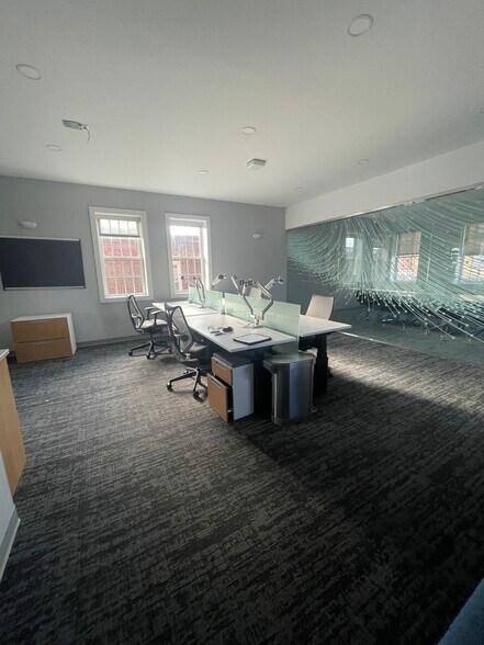 More Photos Of 42 Bank St, New London Storefront Retail Office For Lease