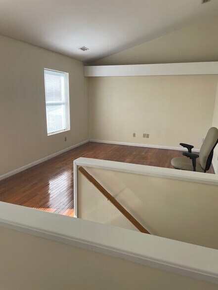 More Photos Of 4907 Oleander Dr, Wilmington Office Residential For Sale