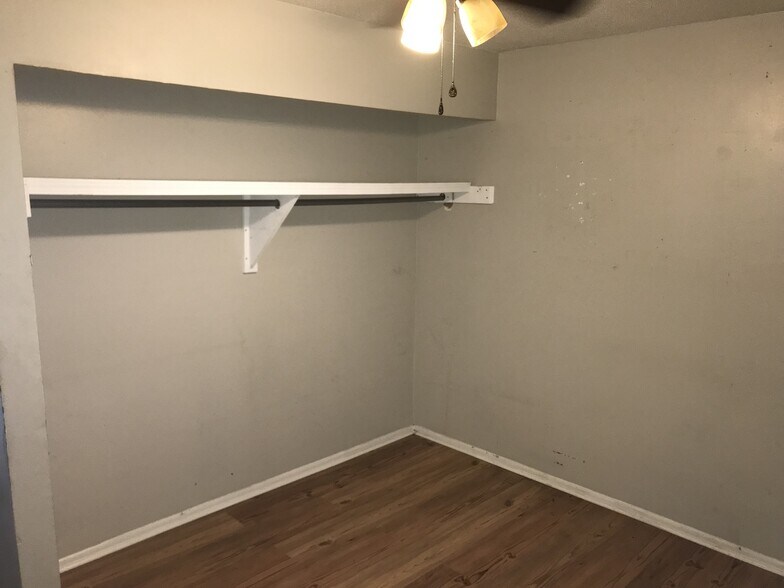 More Photos Of 3800 Hill Ave, Moss Point Apartments For Sale