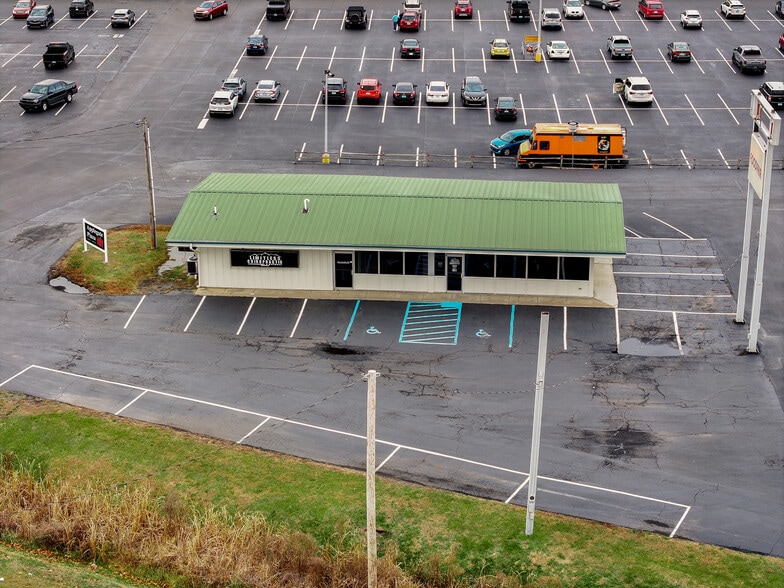 More Photos Of 1629 Ashland Rd, Greenup Freestanding For Sale