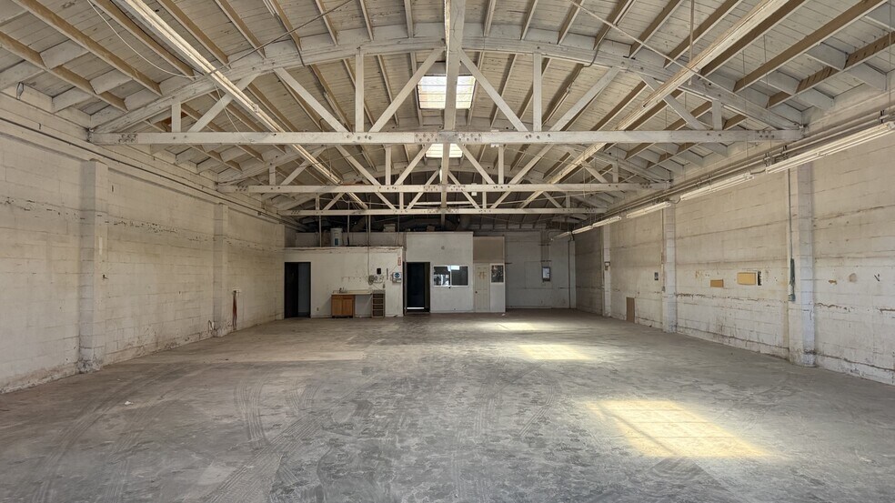 More Photos Of 4909 Exposition Blvd, Los Angeles Manufacturing For Lease