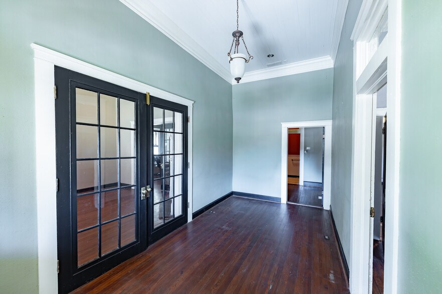 More Photos Of 314 S Green St, Thomaston Office For Sale