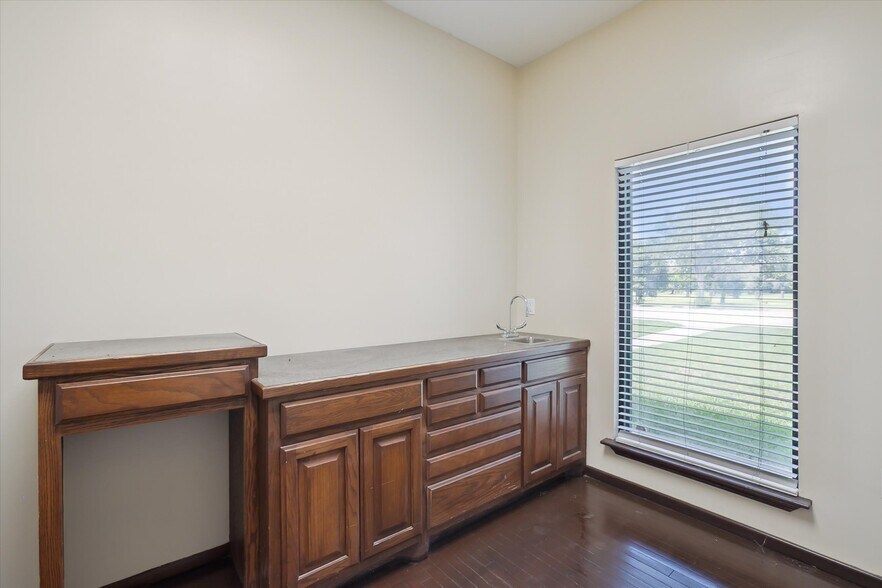 More Photos Of 3403 N Beach St, Fort Worth Medical For Lease