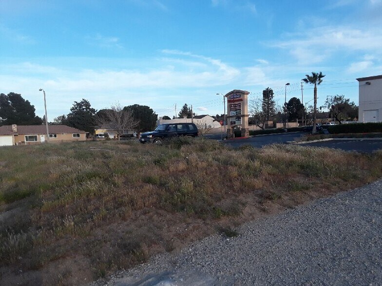 More Photos Of N /W Corner of Ave, Quartz Hill Land For Sale