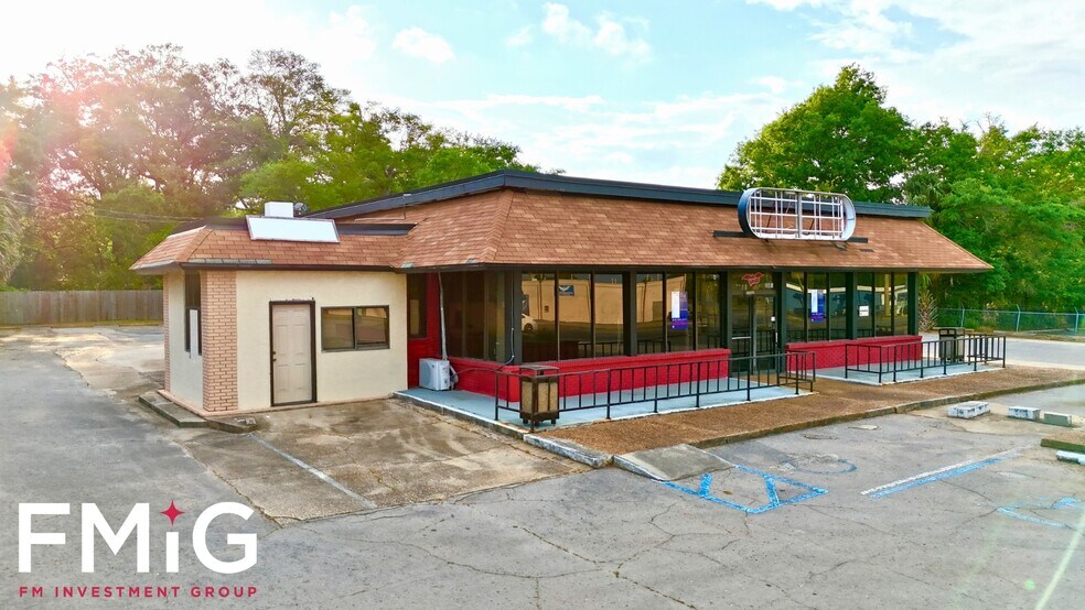 More Photos Of 3507 Pace Blvd, Pensacola Restaurant For Sale