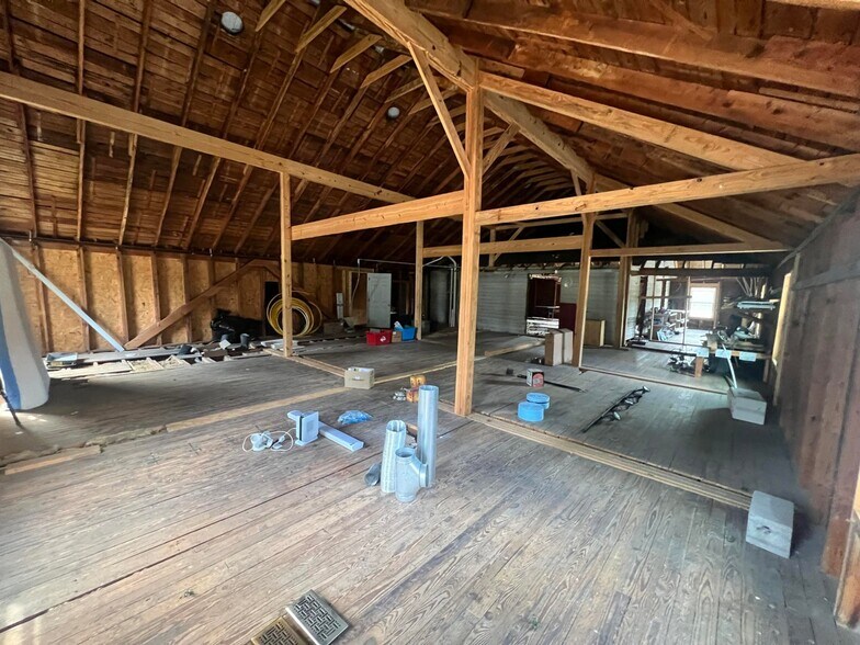 More Photos Of 380 S Main St, De Graff Light Manufacturing For Sale