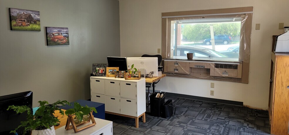 More Photos Of 1314 Galvin Rd S, Bellevue General Retail For Lease