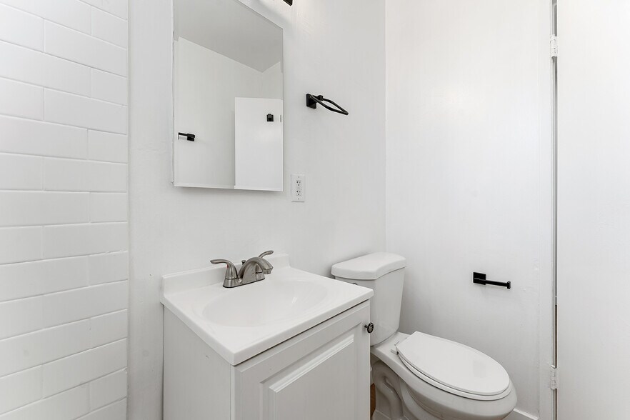 More Photos Of 252 W Elm Ave, Burbank Apartments For Sale