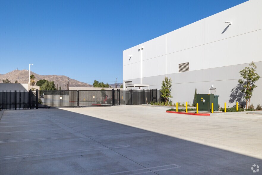 More Photos Of Old 215 Frontage Rd & Alessandro Blvd, Moreno Valley Unknown For Lease