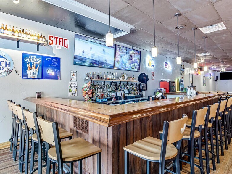 More Photos Of 116 N Main St, Marissa Freestanding For Sale