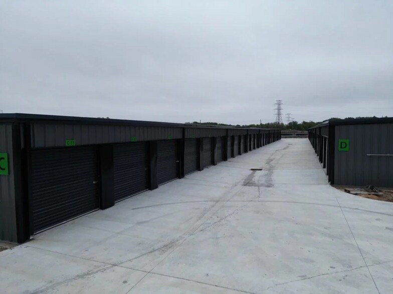 More Photos Of 2100 W Parkway St, Groves Self Storage For Sale
