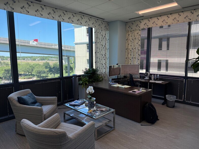 More Photos Of 75 Port City Lndg, Mount Pleasant Office For Lease