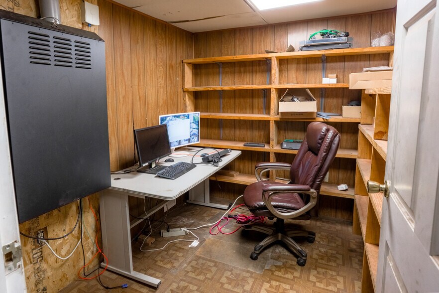 More Photos Of 722 Ketcham St, Indianapolis Warehouse For Sale