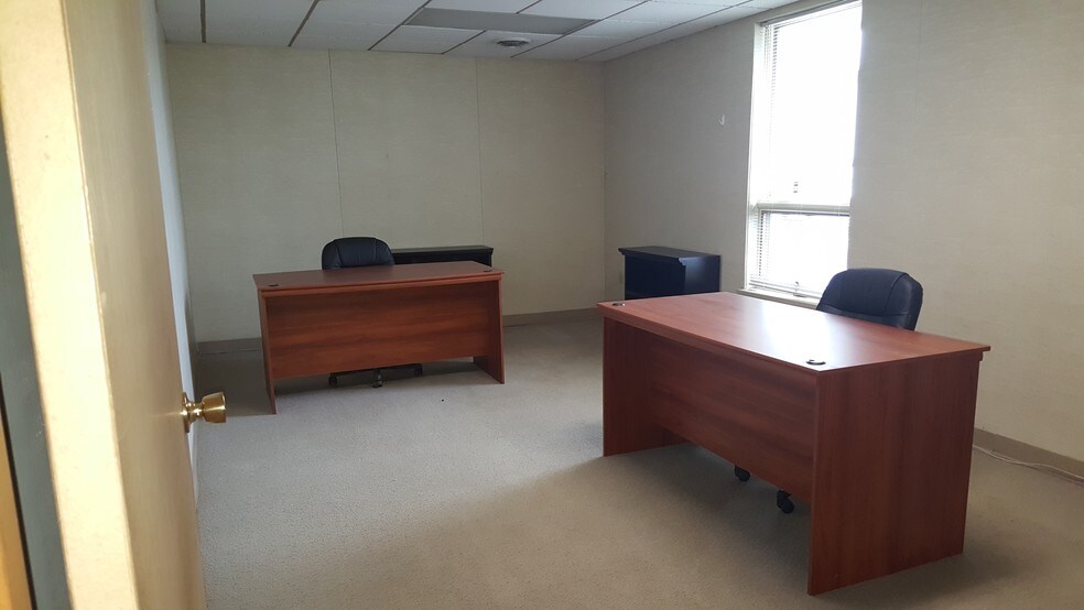 More Photos Of 407 Meco Dr, Wilmington Warehouse For Lease