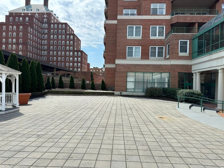 More Photos Of 4 W University Pky, Baltimore Hotel For Lease