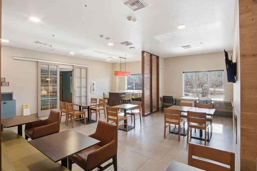 More Photos Of 224 S Mikes Pike, Flagstaff Hotel For Sale