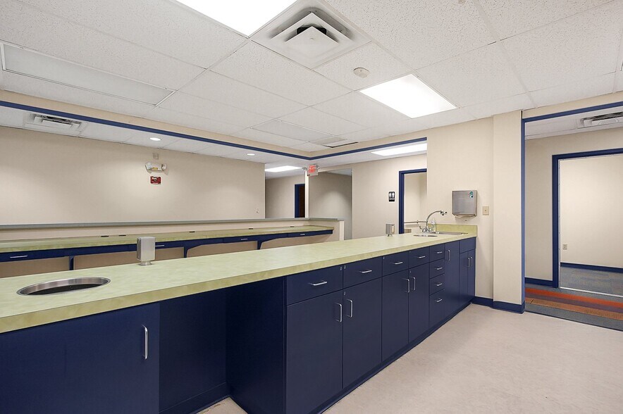 More Photos Of 6503 E Broad St, Columbus Medical For Sale