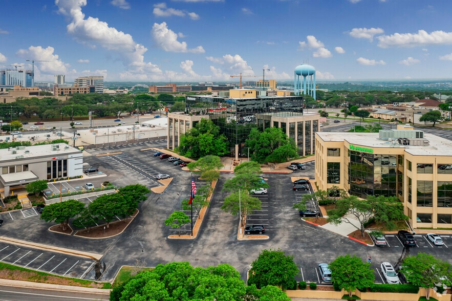 More Photos Of 8119 Datapoint Dr, San Antonio Office For Lease