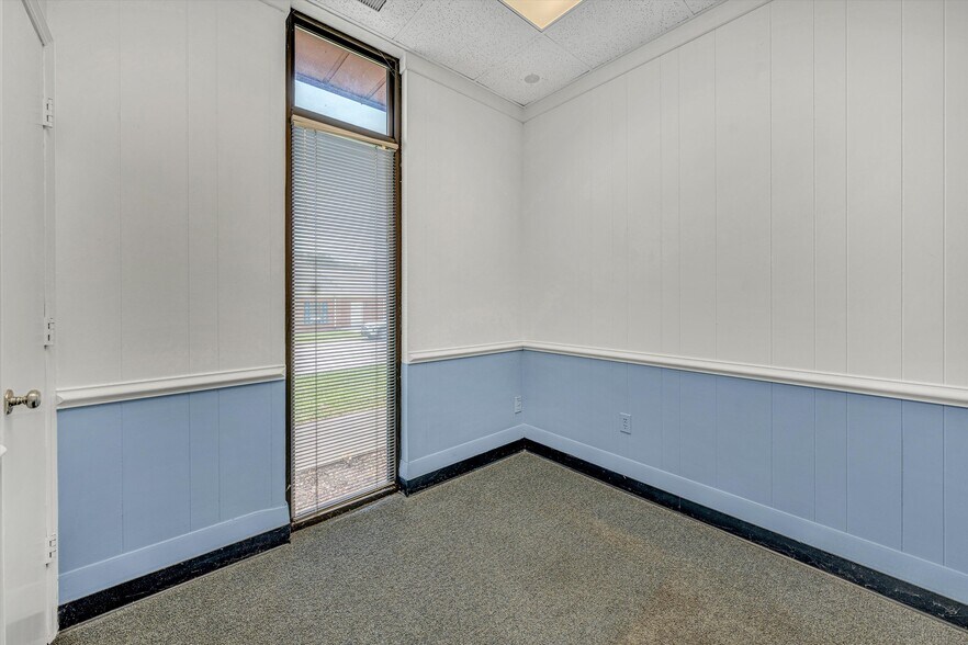 More Photos Of 1930 Braeburn Dr, Salem Medical For Sale