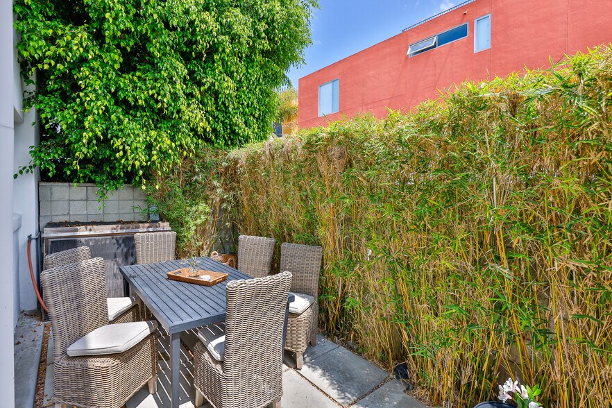 More Photos Of 2100 Abbot Kinney Blvd, Venice Office For Lease