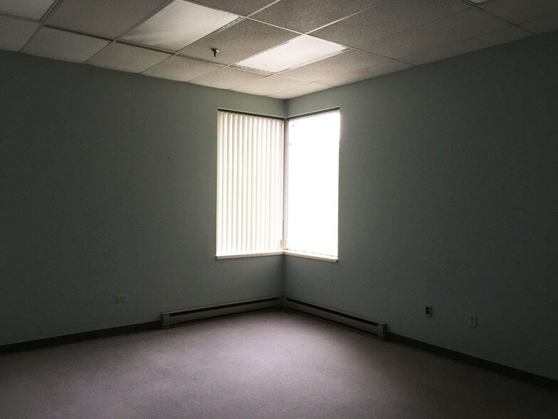 More Photos Of 5270-5296 Eastern Ave SE, Kentwood Storefront For Lease