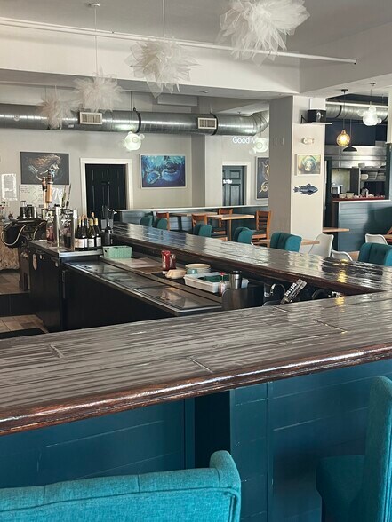 More Photos Of 617 Main St, Hyannis General Retail For Lease