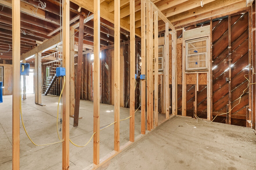 More Photos Of 423 W 42nd St, Savannah General Retail For Sale